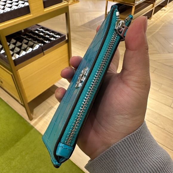 NWT! Tory Burch TB Women's Britten Embossed Zip card case 141067 In Ocean Meadow - Picture 2 of 8